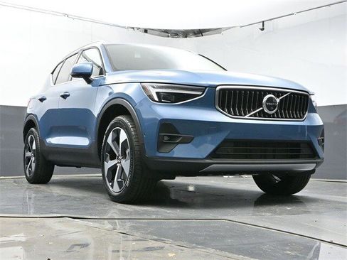 New 2024 Volvo XC40 B5 Plus w/ Protection Package Premier image 24