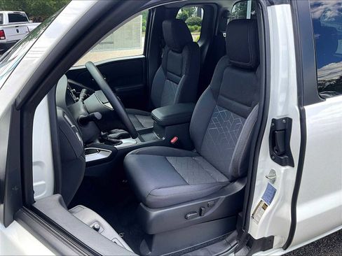 Used 2025 Nissan Frontier SV image 10