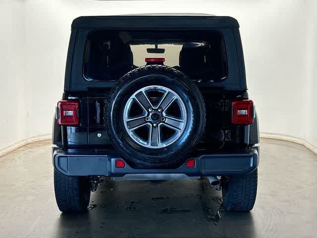 Used 2019 Jeep Wrangler Unlimited Sahara AWD/4WD image 4