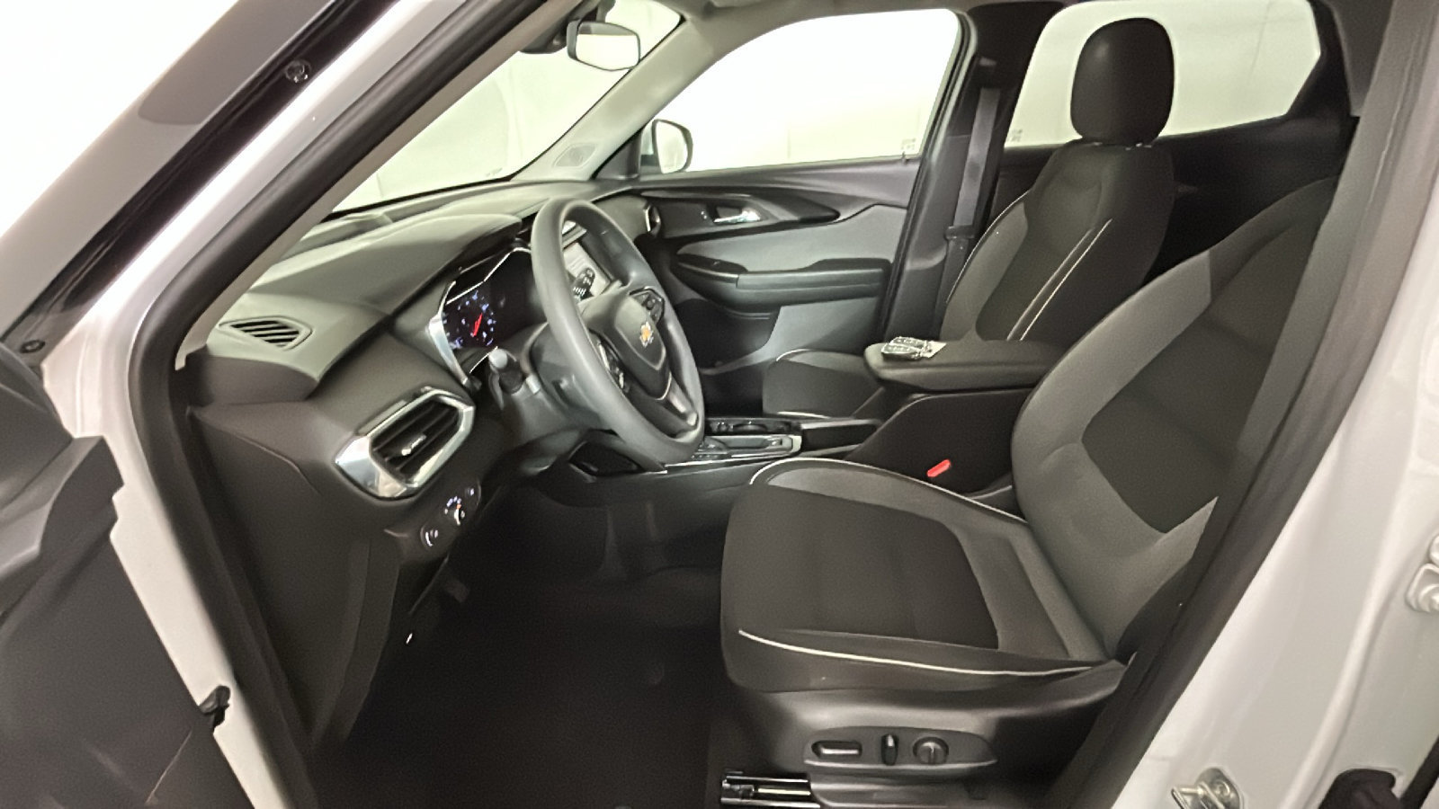 Used 2021 Chevrolet TrailBlazer LT FWD image 13