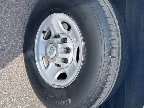 Used 2014 Chevrolet Express 2500 RWD image 21