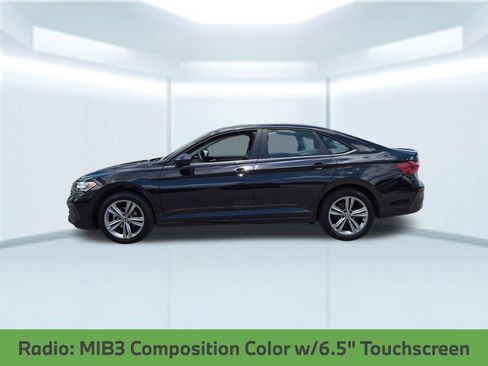 Used 2024 Volkswagen Jetta SE FWD image 2
