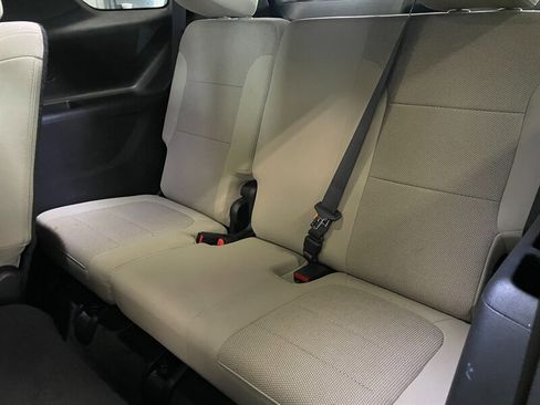 Used 2022 Chevrolet Traverse LS image 17