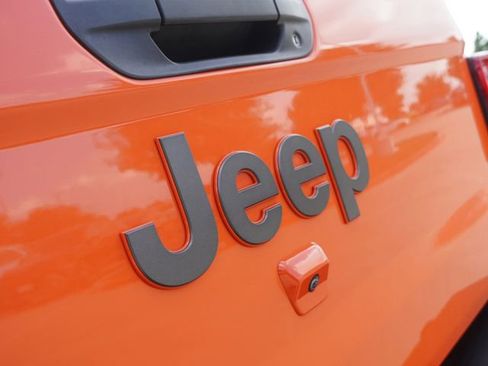 Used 2023 Jeep Gladiator Mojave w/ LED Lighting Group AWD/4WD image 12