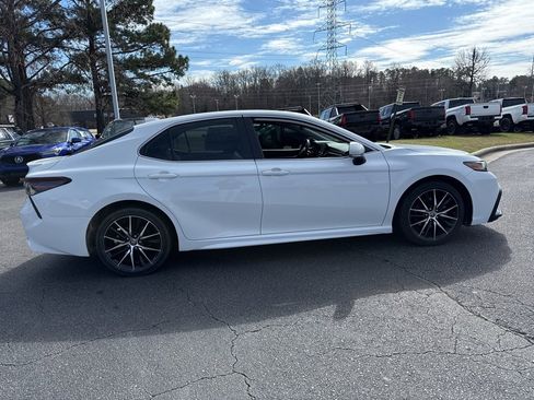 Used 2022 Toyota Camry SE w/ Convenience Package image 6
