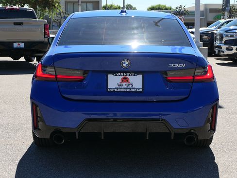 Used 2023 BMW 330i Sedan w/ M Sport Package RWD image 5