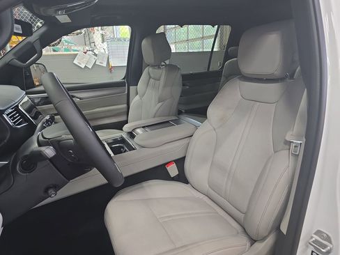 New 2026 Jeep Grand Wagoneer Limited AWD/4WD image 16