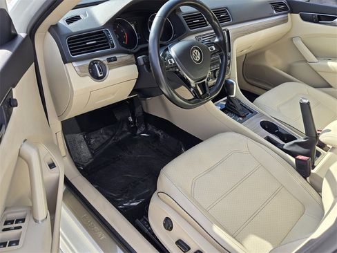 Used 2018 Volkswagen Passat 2.0T SE image 12