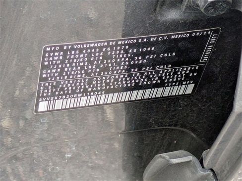 Used 2024 Volkswagen Taos SE image 31