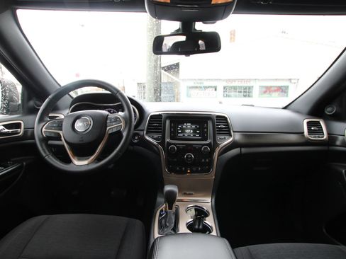 Used 2016 Jeep Grand Cherokee Laredo w/ Quick Order Package 23E AWD/4WD image 13