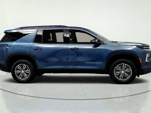Used 2025 Chevrolet Traverse LT w/ Driver Confidence Package FWD image 6