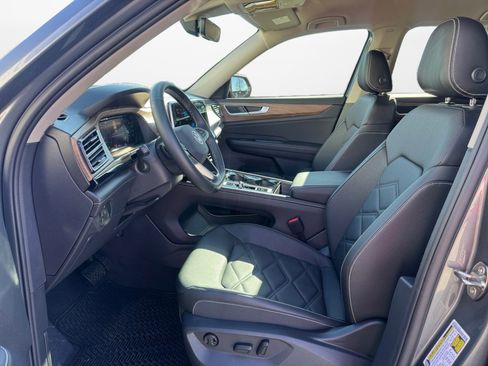 New 2025 Volkswagen Atlas SE image 9