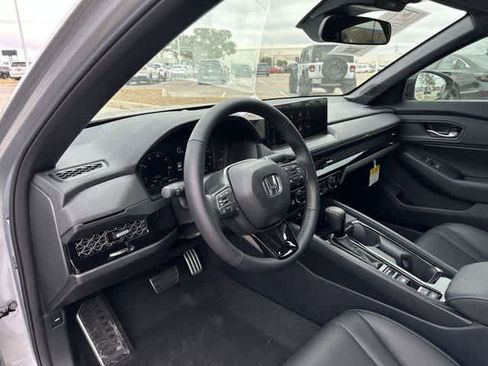 Used 2025 Honda Accord Sport image 10