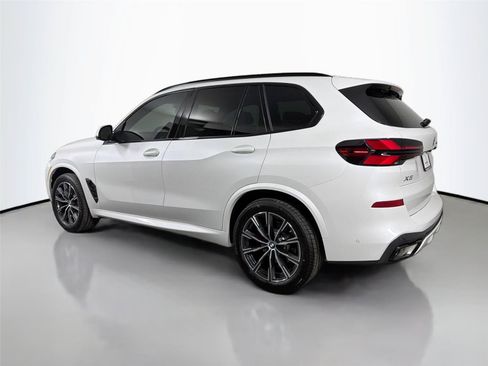 New 2026 BMW X5 xDrive40i w/ M Sport Package AWD/4WD image 7