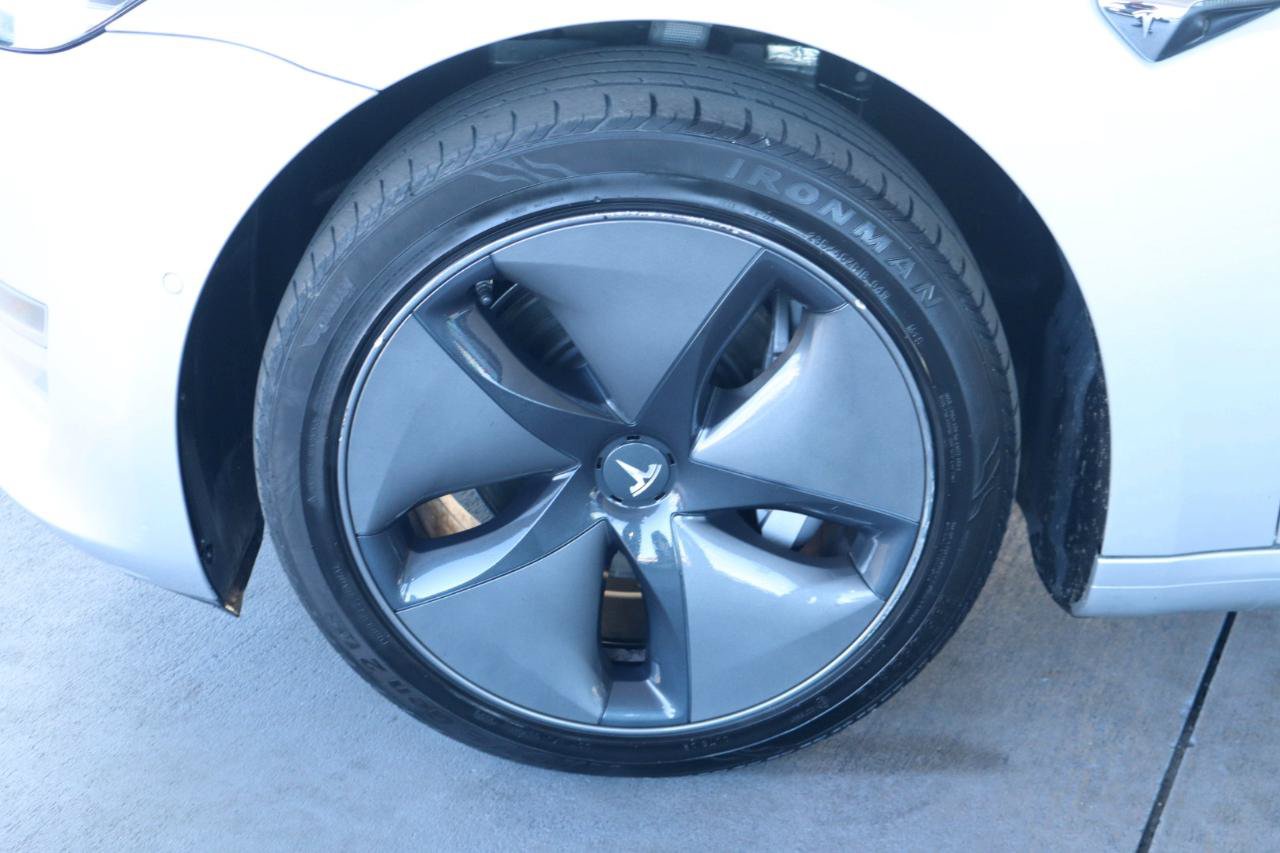 Used 2018 Tesla Model 3 Long Range RWD image 13