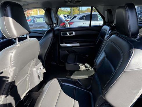 Used 2022 Ford Explorer XLT w/ Equipment Group 202A image 9
