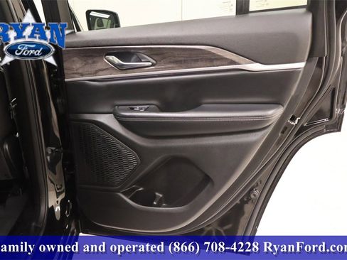 Used 2024 Jeep Grand Cherokee Limited image 13