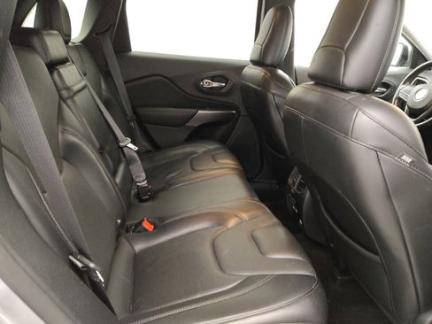 Used 2019 Jeep Cherokee Limited image 19