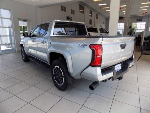 Used 2024 Toyota Tacoma TRD Sport w/ TRD Sport Upgrade Package RWD image 5