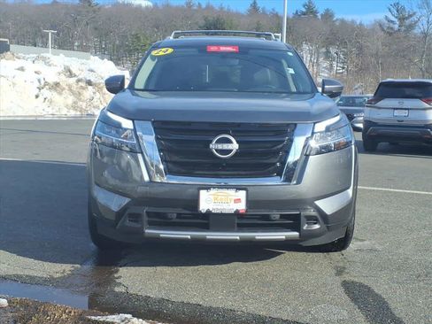 Certified 2024 Nissan Pathfinder SL image 2