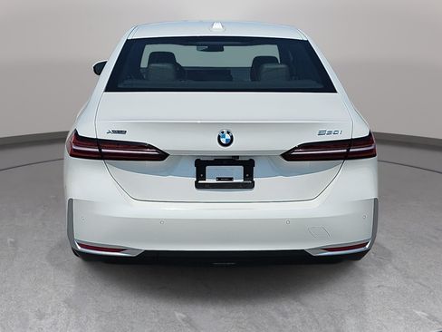 Used 2024 BMW 530i xDrive w/ Premium Package AWD/4WD image 6