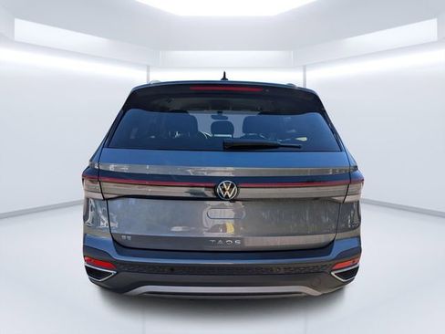 New 2026 Volkswagen Taos SE image 4