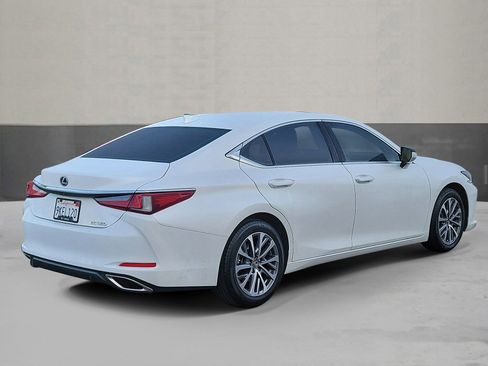 Used 2024 Lexus ES 350 w/ Accessory Package (Z1) image 2