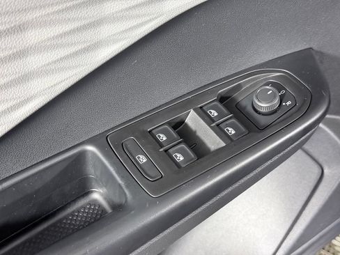 Used 2023 Volkswagen Taos S FWD image 19