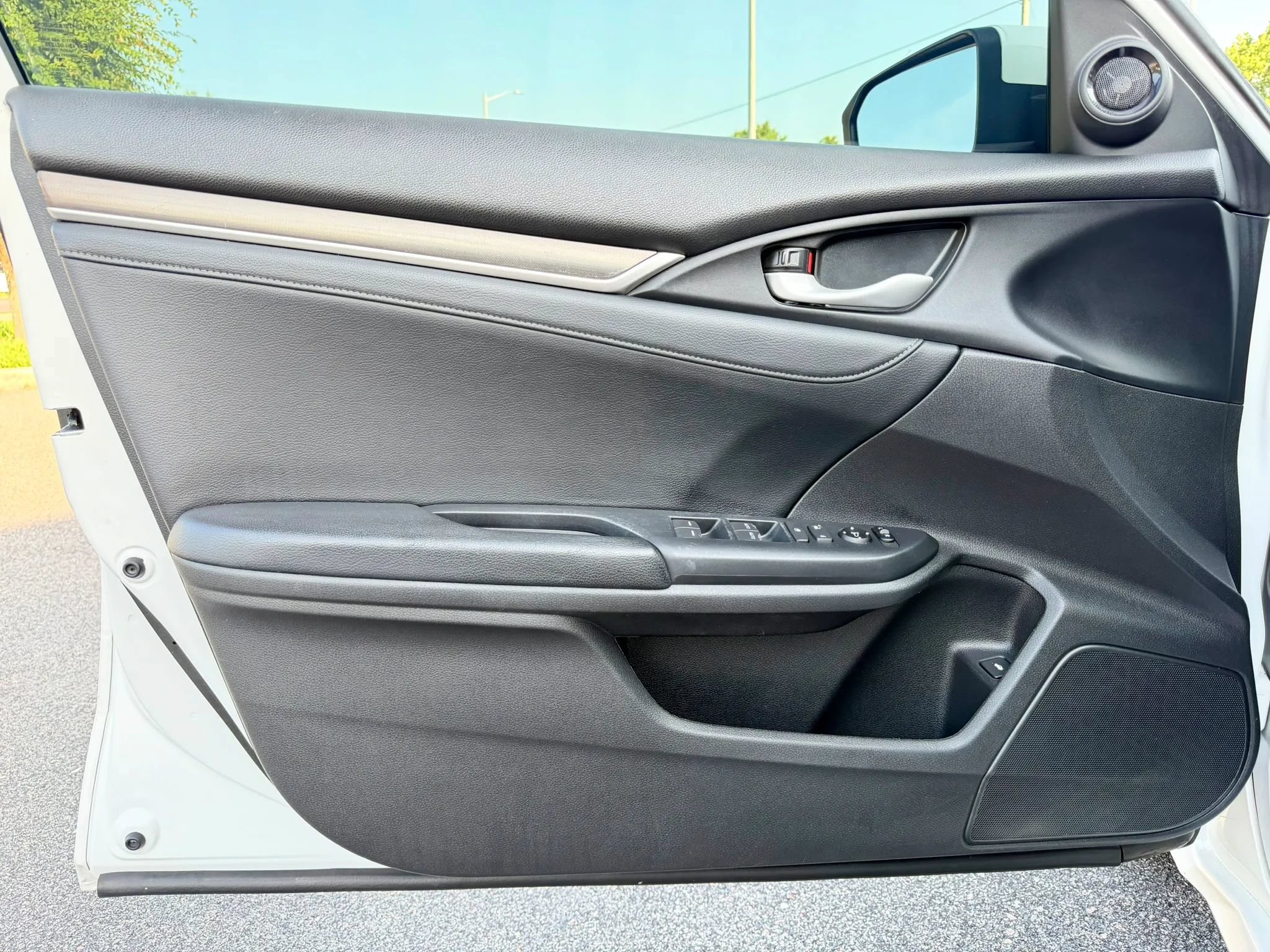 Used 2020 Honda Civic EX-L image 24