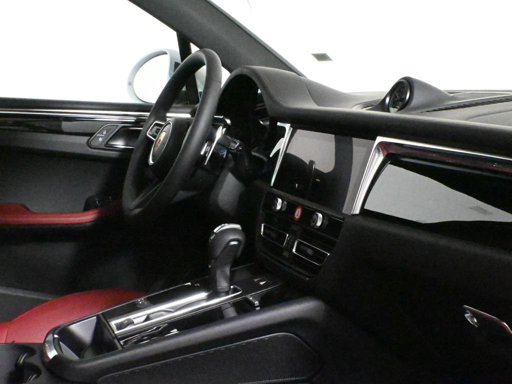 Used 2026 Porsche Macan AWD/4WD image 39
