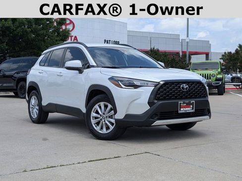 Used 2023 Toyota Corolla Cross LE FWD image 2
