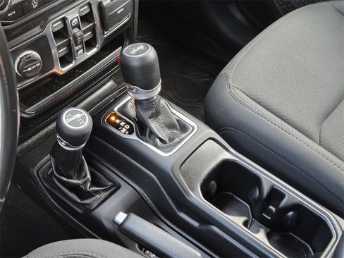 Used 2022 Jeep Wrangler Unlimited Sport image 9