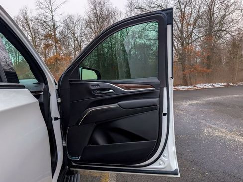 Used 2022 Cadillac Escalade ESV Sport Platinum w/ LPO, ONYX Package image 13