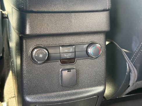 Used 2019 Ford Explorer XLT w/ Equipment Group 202A AWD/4WD image 28