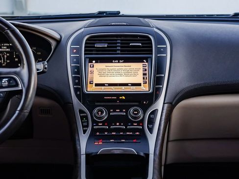 Used 2019 Lincoln Nautilus Select image 14