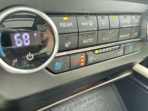 Used 2019 Ford Expedition Platinum AWD/4WD image 18