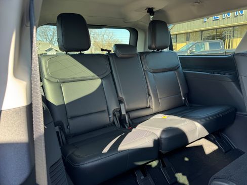 Used 2025 Ford Expedition Max Platinum image 17