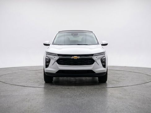 Used 2025 Chevrolet Trax LT w/ LT Convenience Package FWD image 2