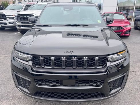 New 2026 Jeep Grand Cherokee Limited w/ Limited Altitude Package AWD/4WD image 2