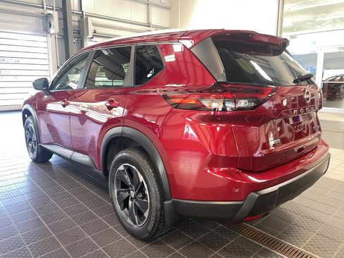 Used 2024 Nissan Rogue SV w/ SV Premium Package image 21