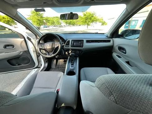 Used 2017 Honda HR-V LX image 18