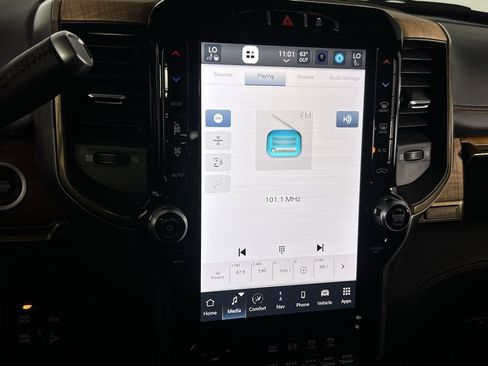 Used 2024 RAM 2500 Limited image 19