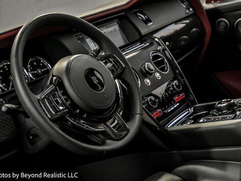 Used 2021 Rolls-Royce Cullinan Black Badge image 29