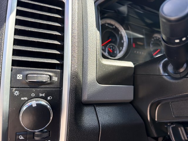 Used 2019 RAM 1500 Classic SLT AWD/4WD image 18
