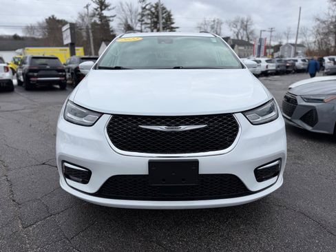 Used 2022 Chrysler Pacifica Touring-L image 8