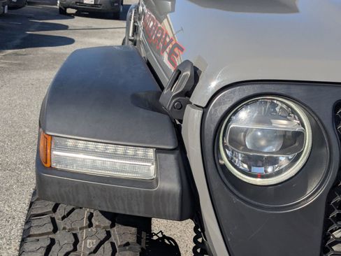 Used 2021 Jeep Gladiator Mojave image 11