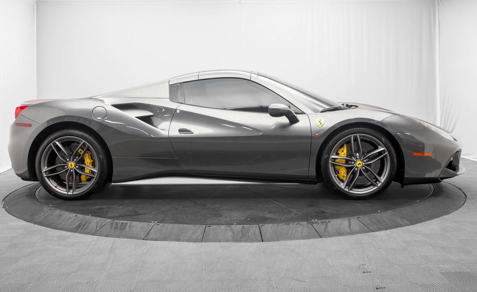 Used 2017 Ferrari 488 Spider RWD image 16