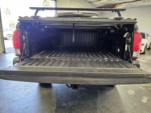 Used 2019 Toyota Tacoma TRD Off-Road w/ TRD Premium Off Road Package AWD/4WD image 10