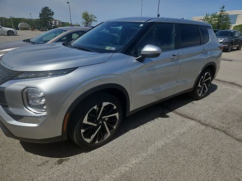 Used 2022 Mitsubishi Outlander ES FWD image 3