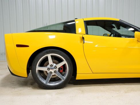 Used 2005 Chevrolet Corvette Coupe w/ Preferred Equipment Group image 17